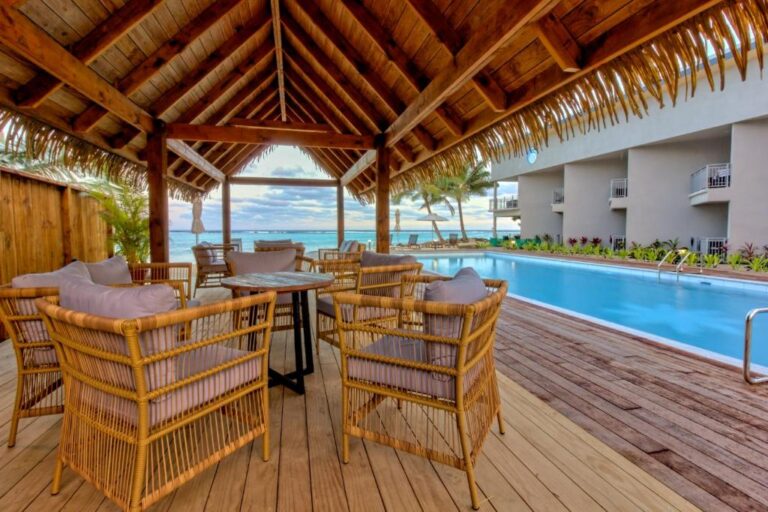 moana-sands-lagoon-resort-north-travel