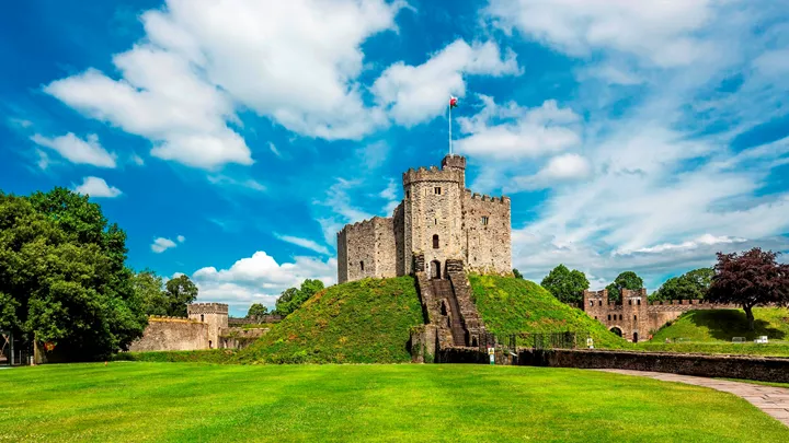 160_cardiff-castle-cardiff-wales-north-travel
