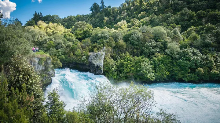 huka-falls-wellington-new-zealand-north-travel