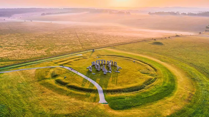 visit-historic-stonehenge-england-north-travel
