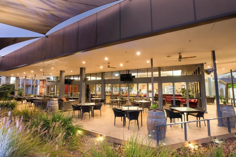 crowne-plaza-alice-springs-lasseters