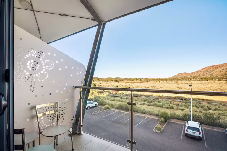 crowne-plaza-alice-springs-lasseters