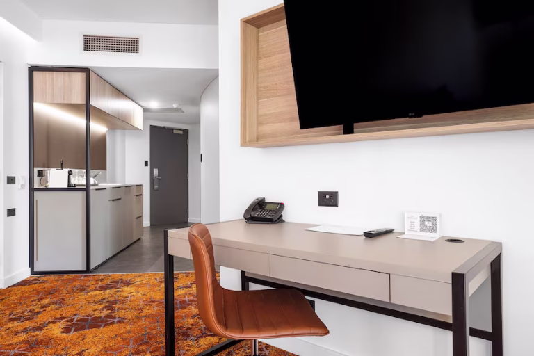 crowne-plaza-alice-springs-lasseters