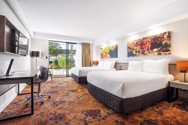 crowne-plaza-alice-springs-lasseters