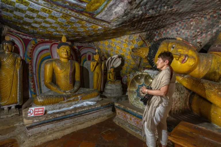 intrepid-travel-intrepid-travel_sri-lanka_dambulla_dambulla-cave-temple_18-2