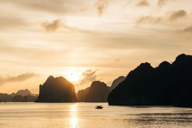 intrepid-travel-intrepid_vietnam23_halong-bay_agp_7052