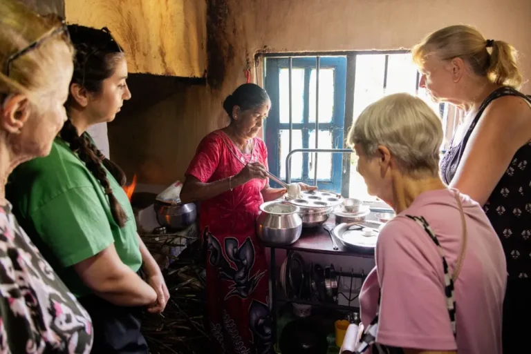intrepid-travel-sri-lanka-bandarawela-tamil-family-lunch-host-cooking-group-2
