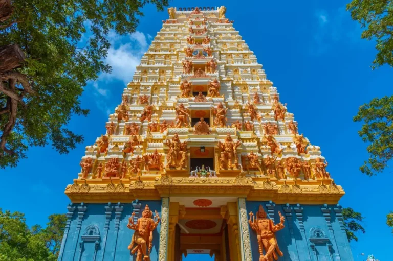 intrepid-travel-sri-lanka-jaffna-keerimalai-naguleswaram-kovil-gateway-gopuram-shutterstock-2362646011-2