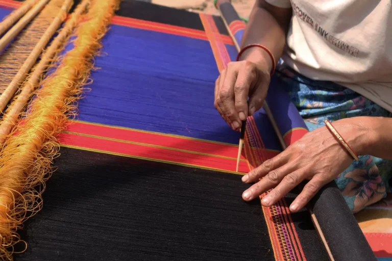 intrepid-travel-sri-lanka-handloom-weaver-hands-closeup-detail-shutterstock-2781364739-2