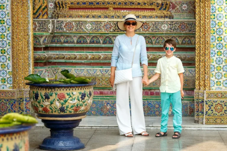 intrepid-travel-thailand-bangkok-royal-grand-palace-exterior-mother-son-shutterstock_547954948