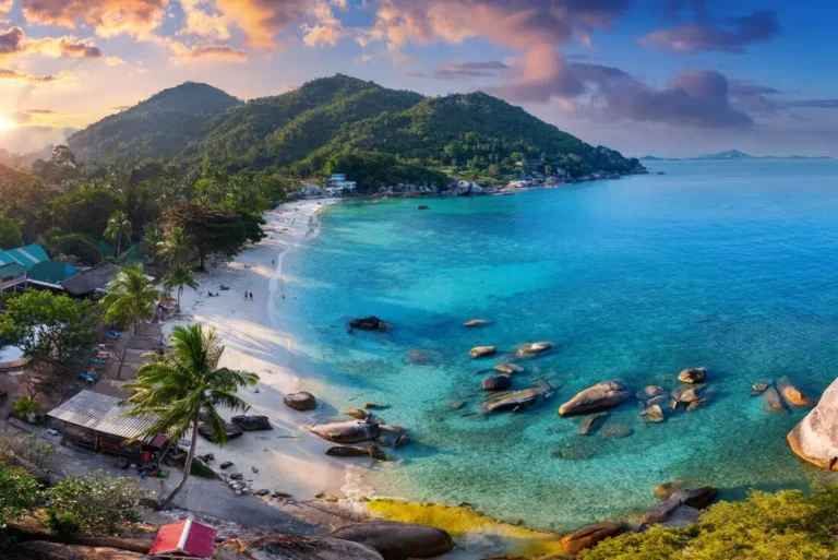 intrepid-travel-thailand-koh-samui-silver-beach-sunset-shutterstock-2118092591
