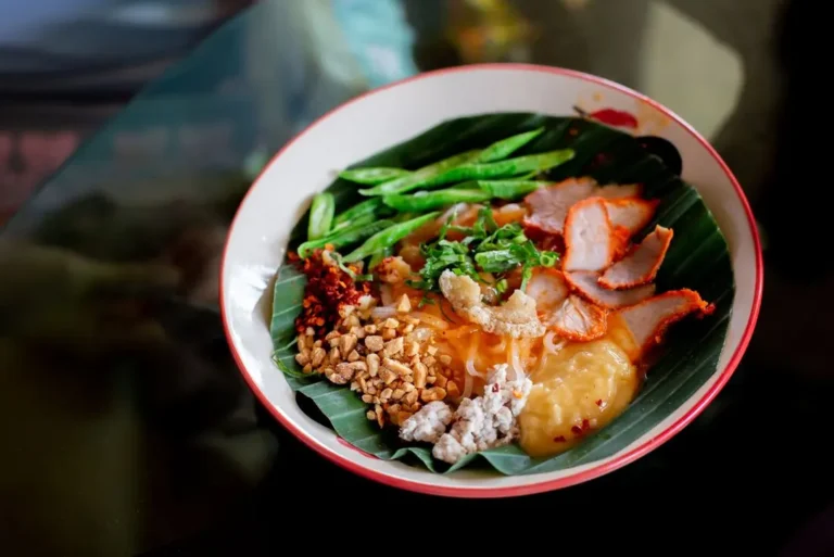intrepid-travel-thailand-sukhothai-noodle-soup-shutterstock-1155502369