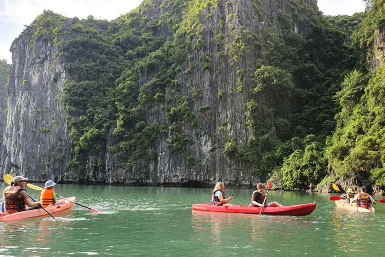 intrepid-travel-vietnam-halong-bay-family-group-kayak