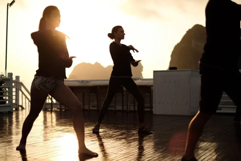intrepid-travel-vietnam-accom-au-co-cruise-onboard-tai-chi-02