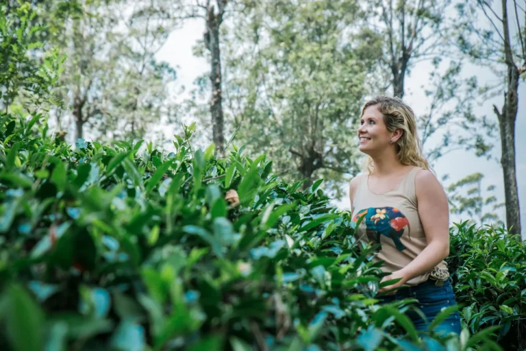 intrepid-travel-sri-lanka_nuwara-eliya_tea-plantation_traveller-2