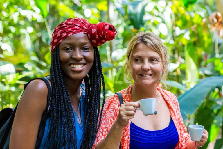 intrepid-travel-sri-lanka_travellers_tea-crop-2